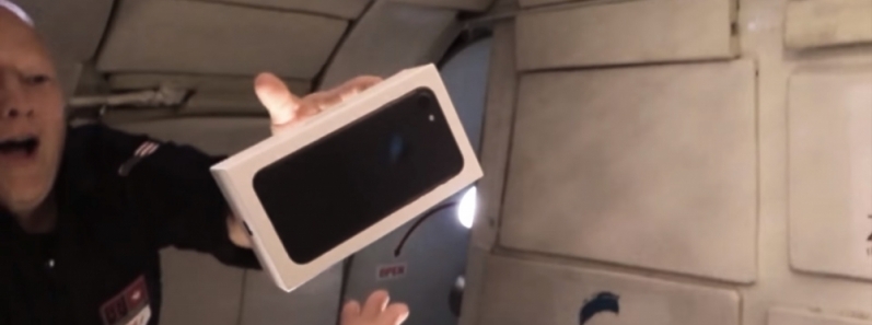 Mở hộp, thử nước iPhone 7 ở môi trường không trọng lượng