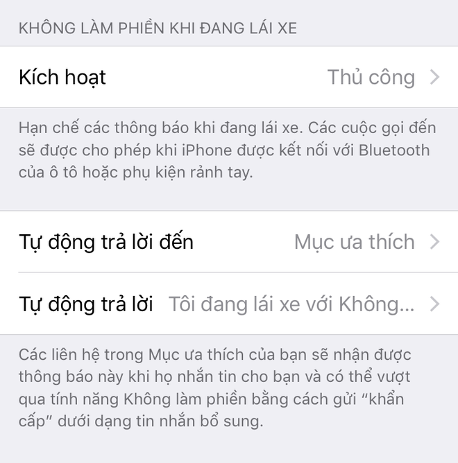 Tính năng Không làm phiền khi đang lái xe đã được tích hợp trên bản Beta 2. Với tính năng này, khi máy phát hiện người dùng đang lái xe, iPhone sẽ tự động không hiển thị các thông báo để tránh xao nhãng