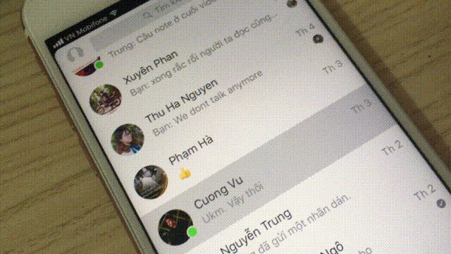 Trên ứng dụng Facebook Messenger, khi bấm vào một cuộc hội thoại, tin nhắn không được hiển thị mà chỉ đứng đơ ở đó. Người dùng sau đó sẽ phải thoát hẳn Messenger và chạy lại thì mới đọc được tin nhắn